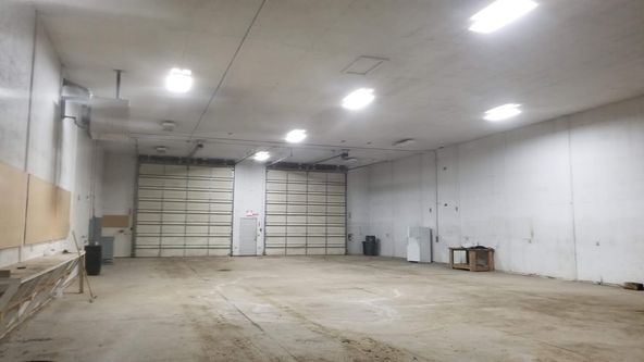 RJ Corman-5,000 SQ FT Shop On 10 Acres With Office Trailer : 6011 138th Ave NW, Williston, ND 58801